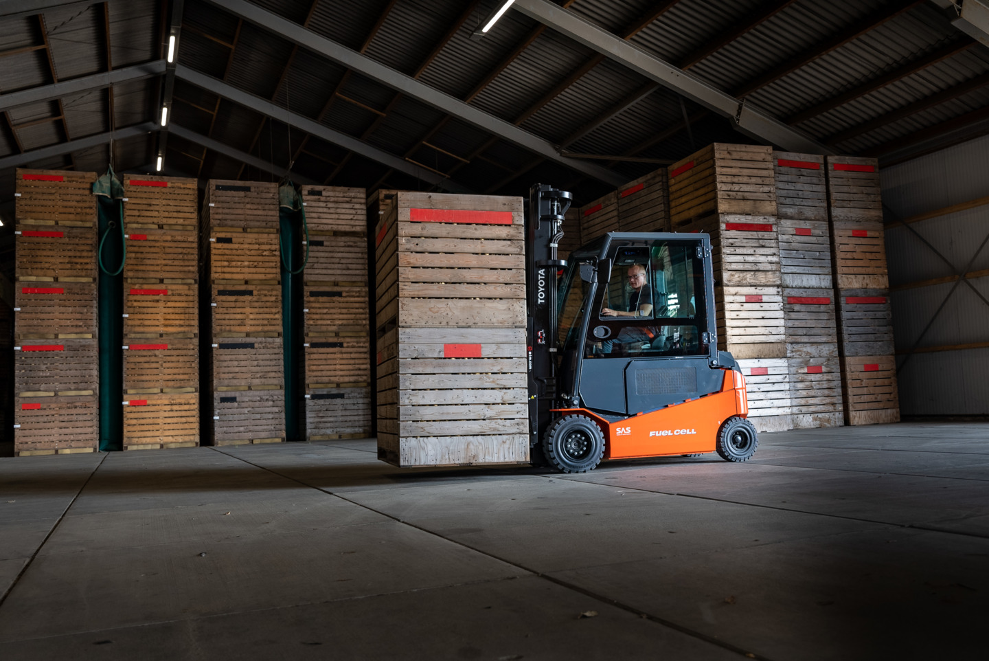 fuel cell truck driving